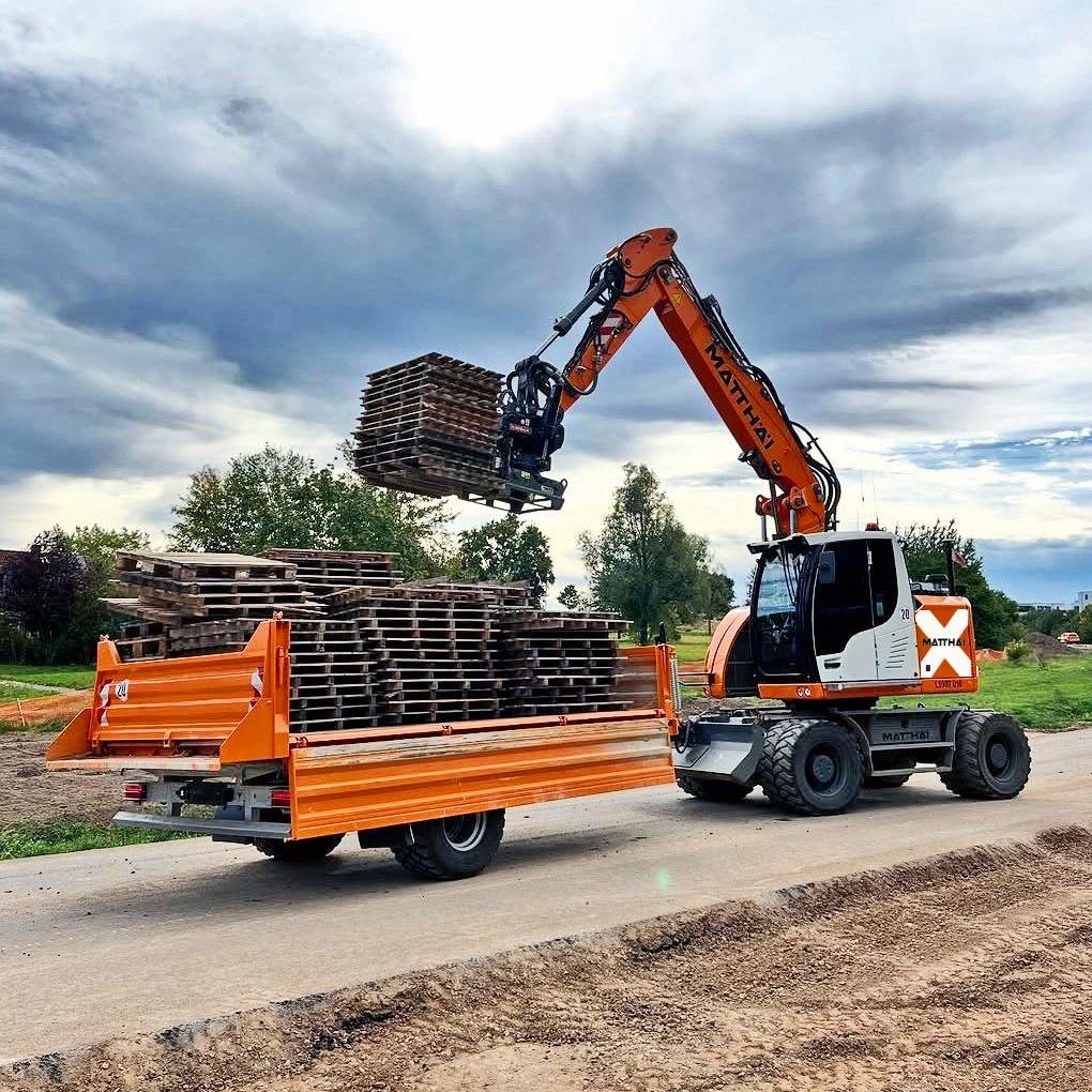 3. EDK C80 V8 mit Mobilbagger Kopie_be